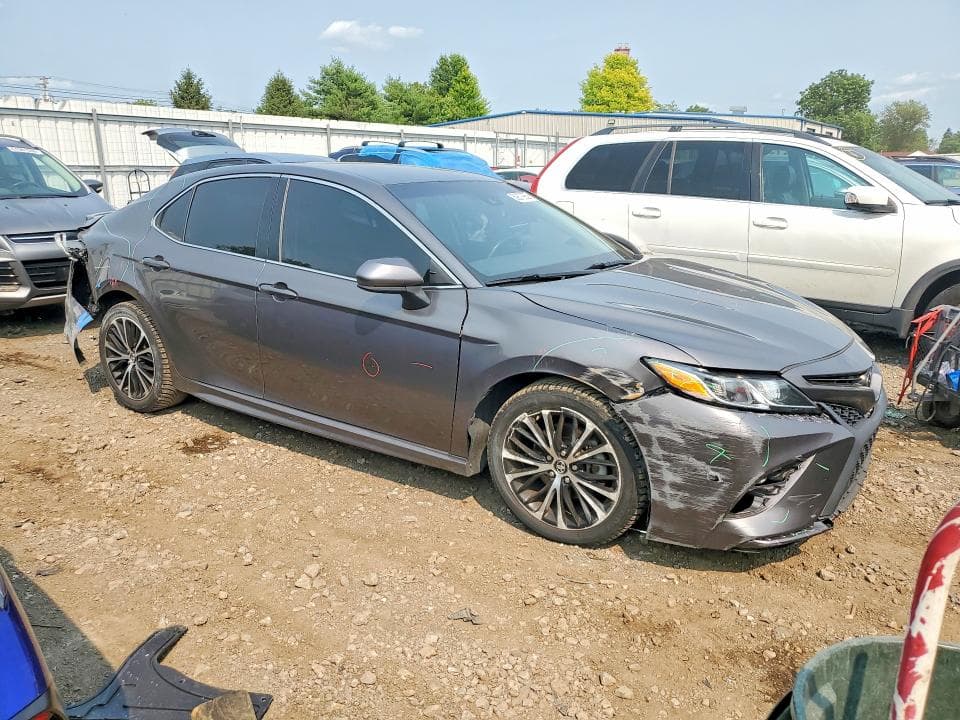 2020 TOYOTA CAMRY SE 4