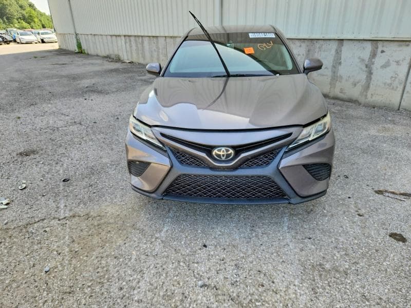 2020 TOYOTA CAMRY SE 11