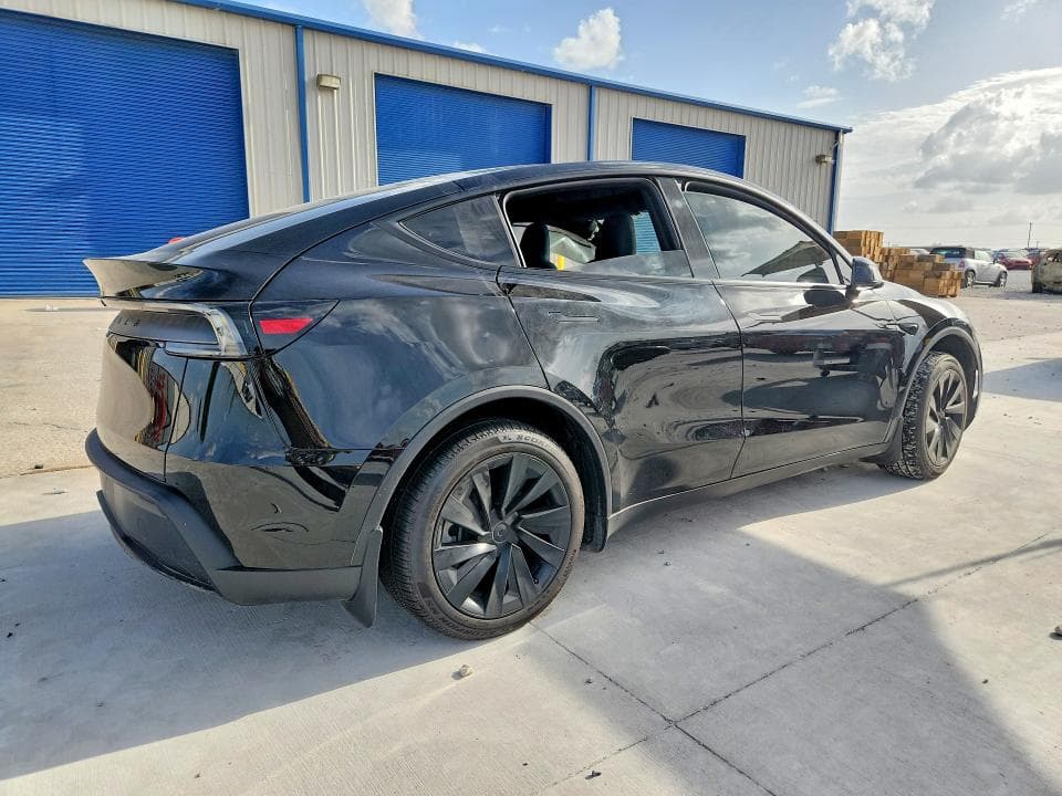 2026 TESLA MODEL Y 3