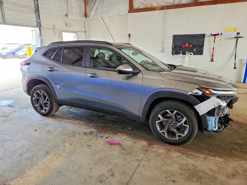 2025 CHEVROLET TRAX 4