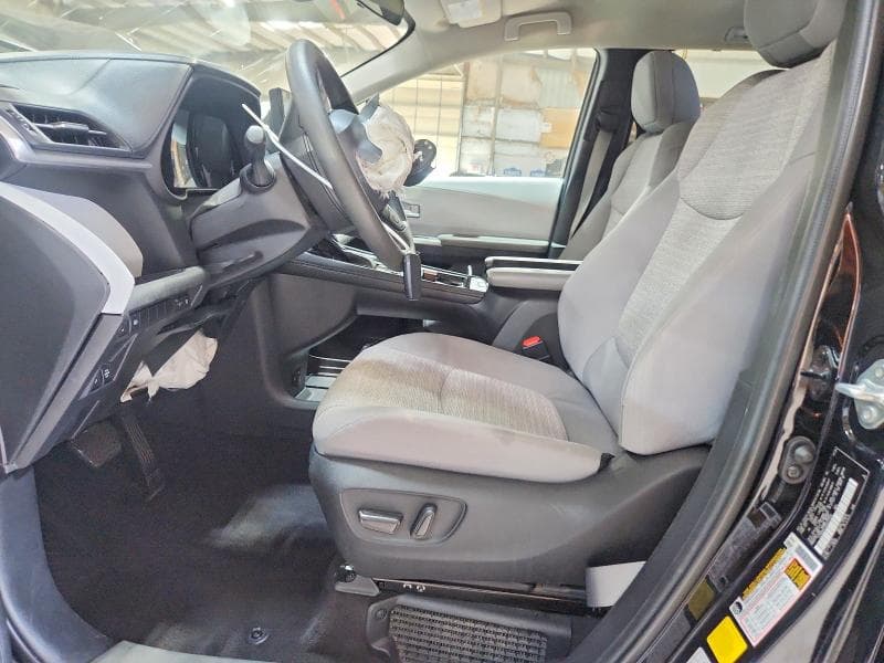 2025 TOYOTA SIENNA LE 7