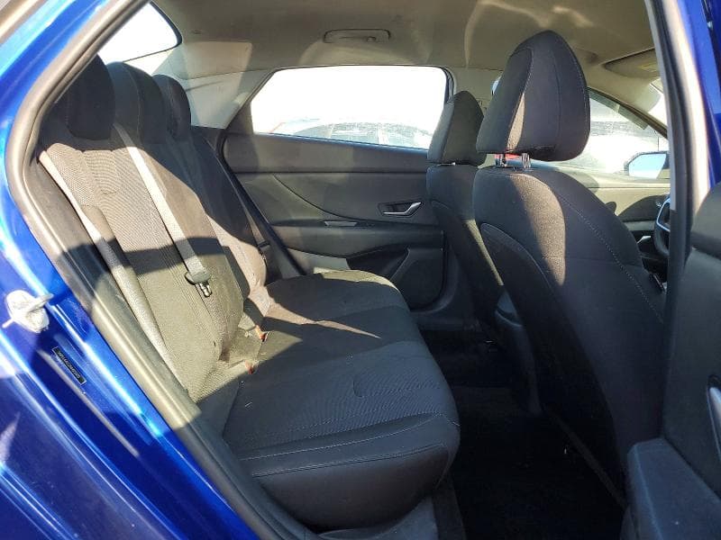 2022 HYUNDAI ELANTRA SE 10
