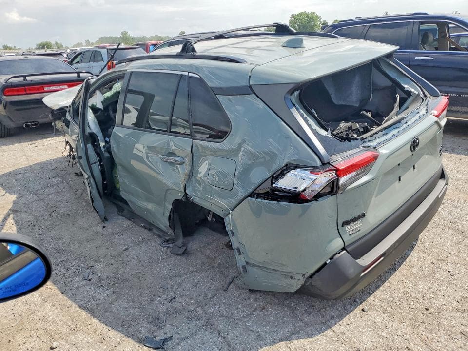 2023 TOYOTA RAV4 XLE 2