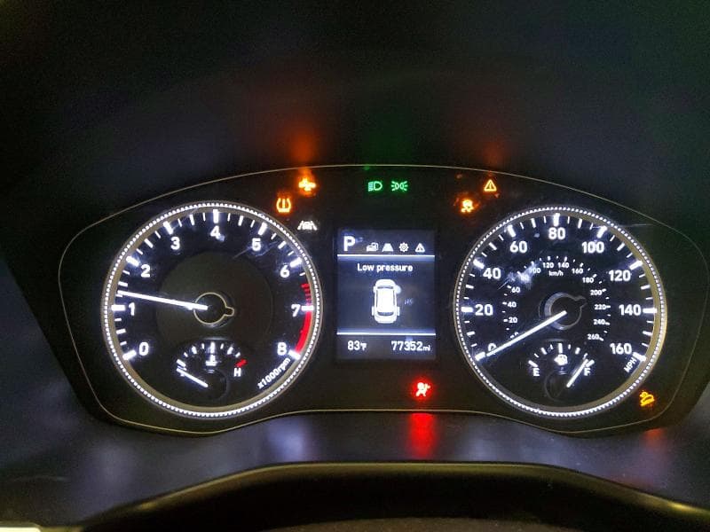 2019 HYUNDAI SANTA FE SE 9
