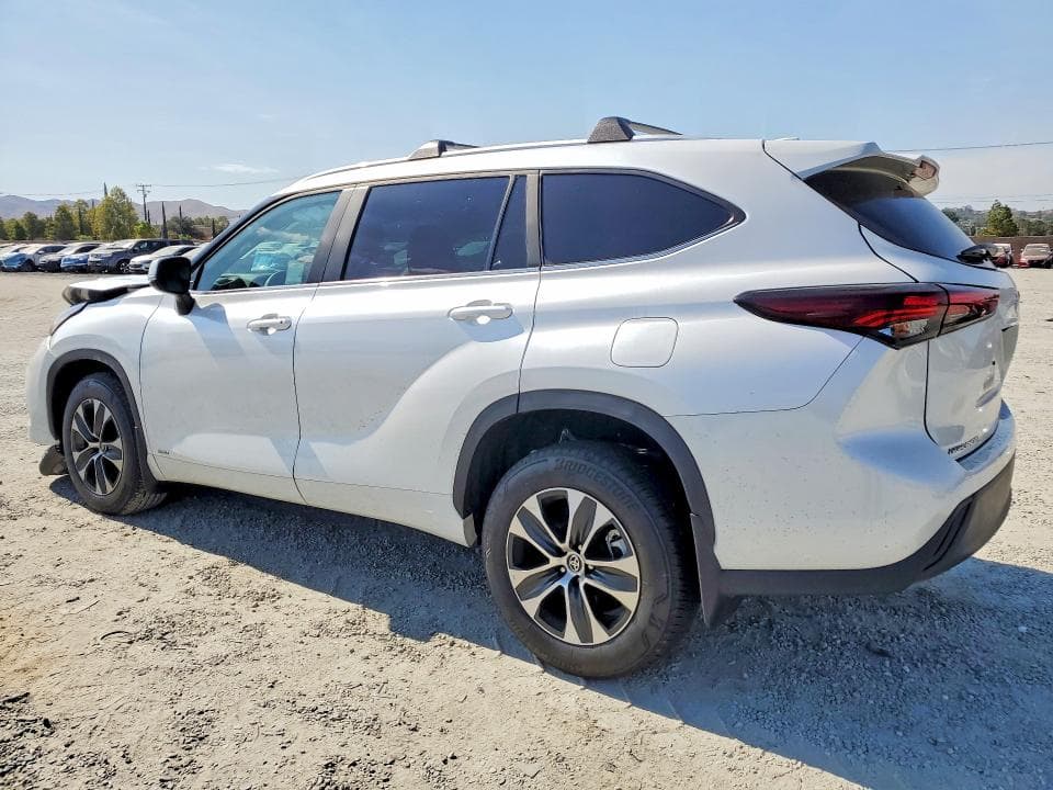 2026 TOYOTA HIGHLANDER HYBRID XLE 2