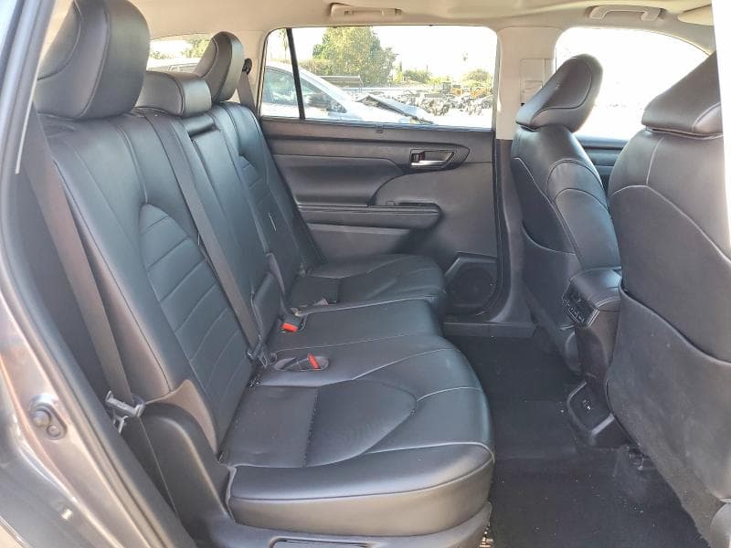 2020 TOYOTA HIGHLANDER HYBRID XLE 11
