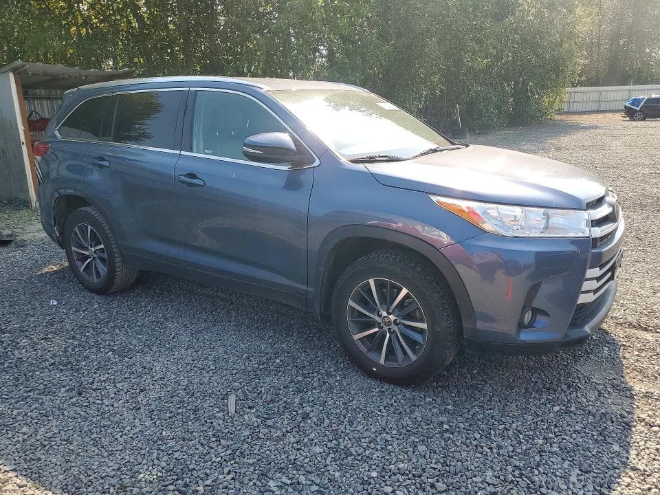 2019 TOYOTA HIGHLANDER XLE 4