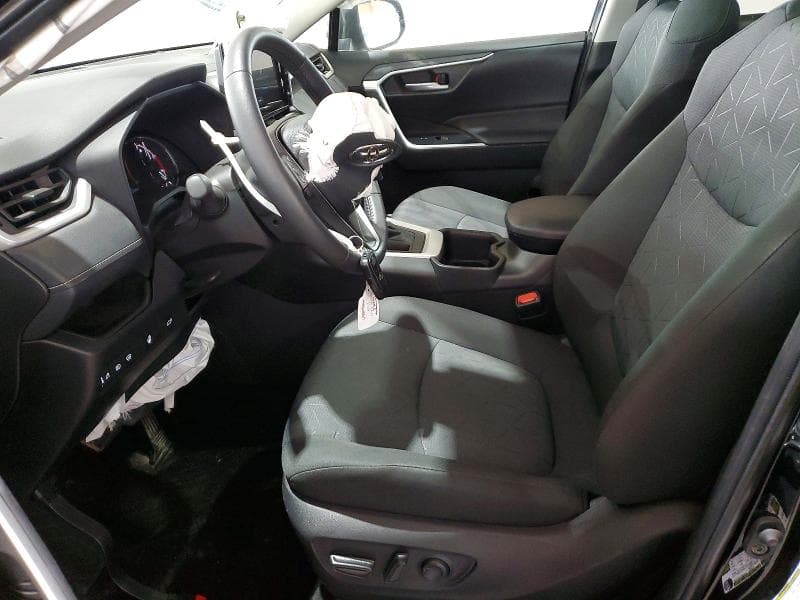 2025 TOYOTA RAV4 XLE 7