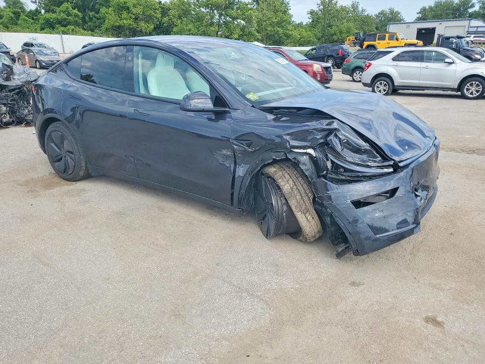 2026 TESLA MODEL Y 4
