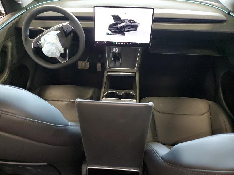 2026 TESLA MODEL Y 8