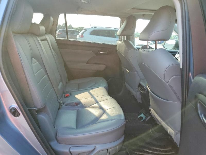 2020 TOYOTA HIGHLANDER XLE 11