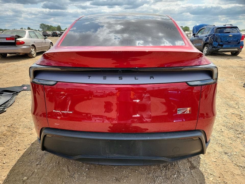 2026 TESLA MODEL Y 6