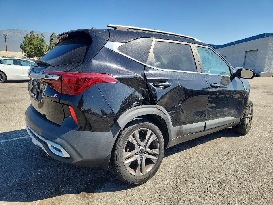2021 KIA SELTOS S 3