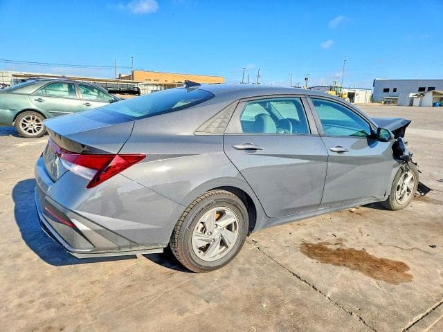 2024 HYUNDAI ELANTRA SE 3