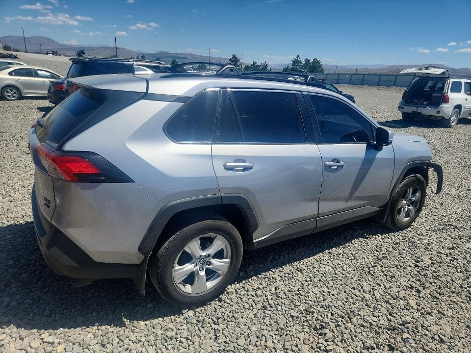 2020 TOYOTA RAV4 XLE 3