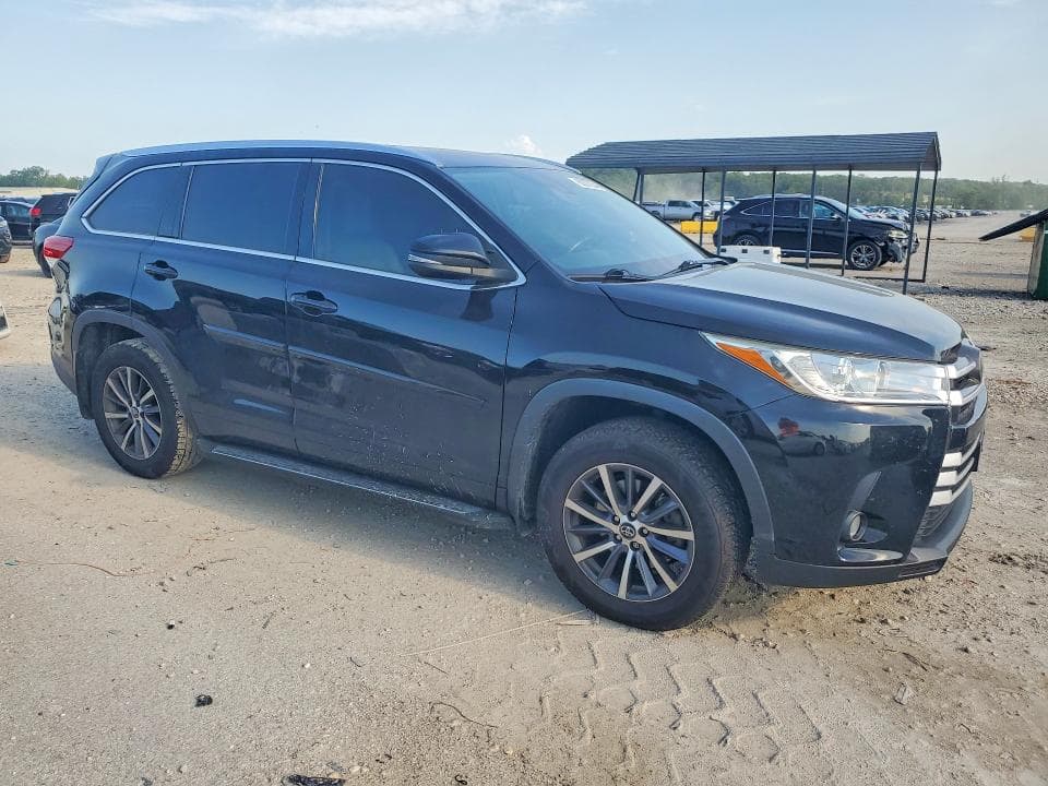 2017 TOYOTA HIGHLANDER XLE 4