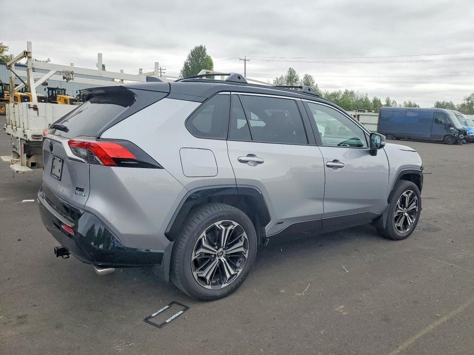 2025 TOYOTA RAV4 XSE 3