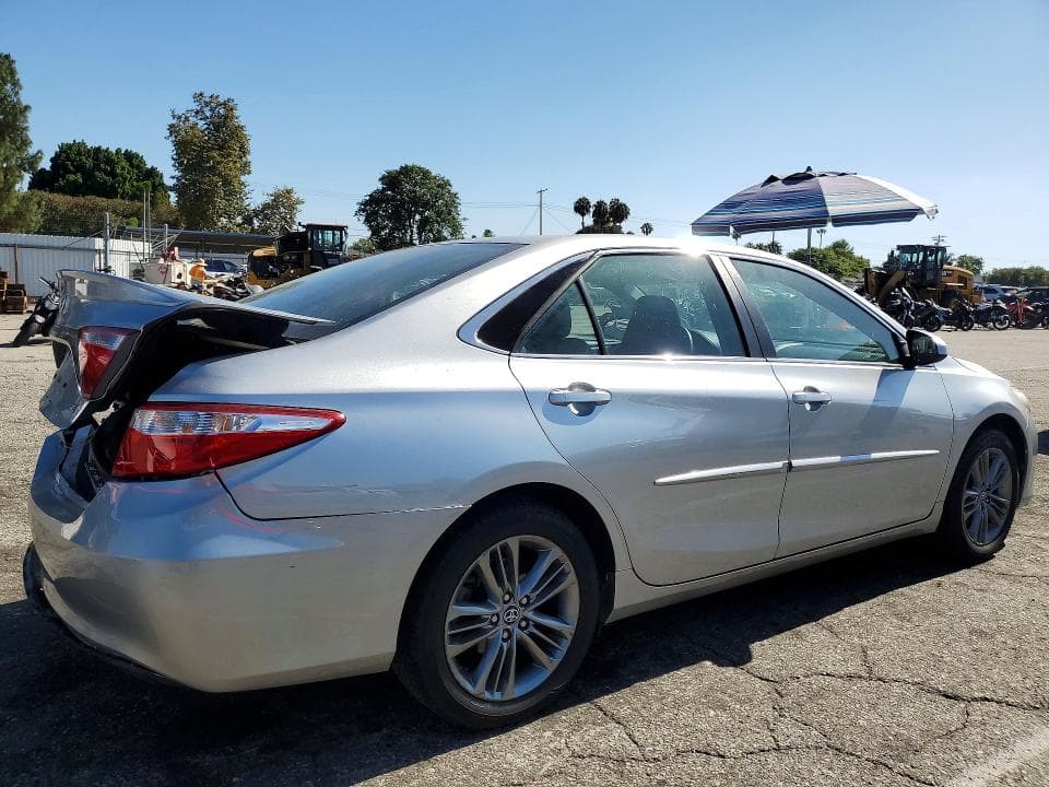 2017 TOYOTA CAMRY SE 3