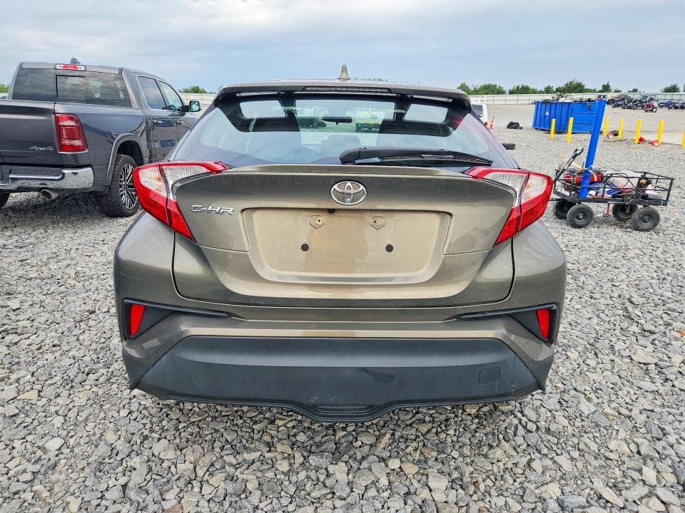 2021 TOYOTA C-HR LE 6