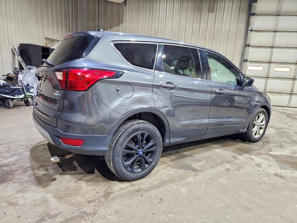 2019 FORD ESCAPE SE 3