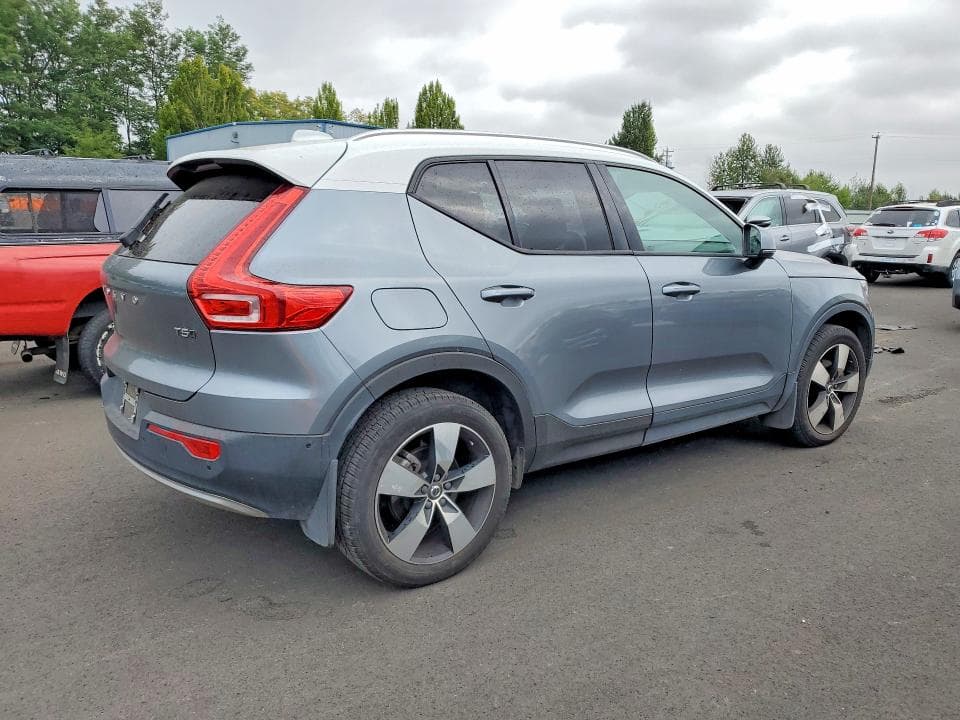 2019 VOLVO XC40 T5 MOMENTUM 3