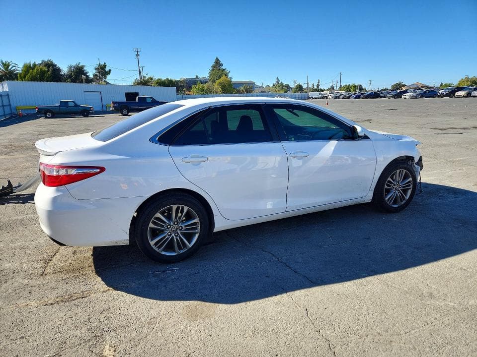 2017 TOYOTA CAMRY SE 3