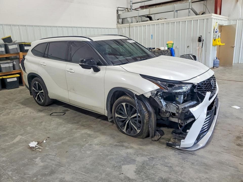 2021 TOYOTA HIGHLANDER XSE 4