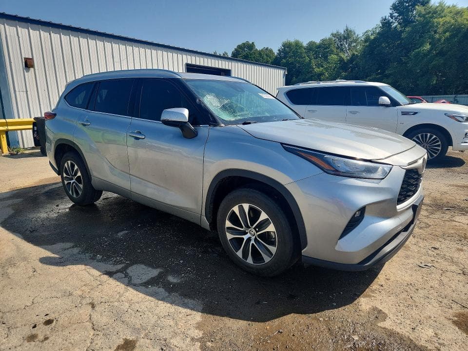 2020 TOYOTA HIGHLANDER XLE 4