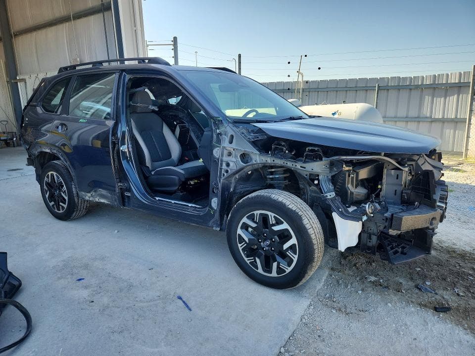 2025 SUBARU FORESTER 4