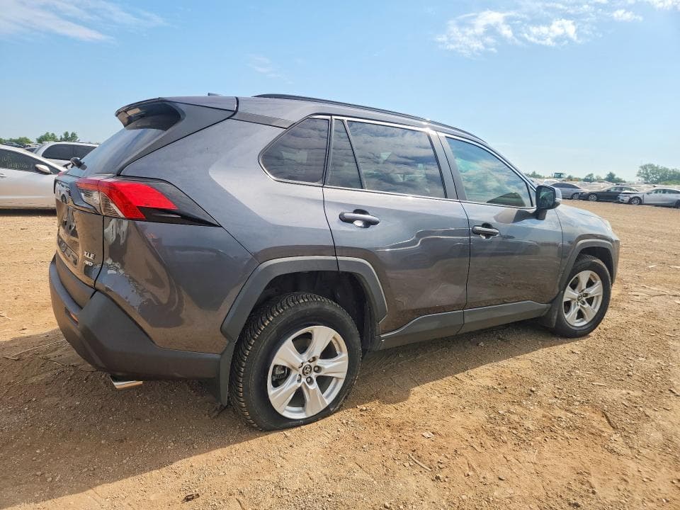 2021 TOYOTA RAV4 XLE 3