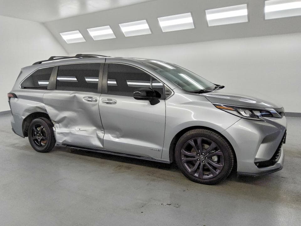 2021 TOYOTA SIENNA XSE 4