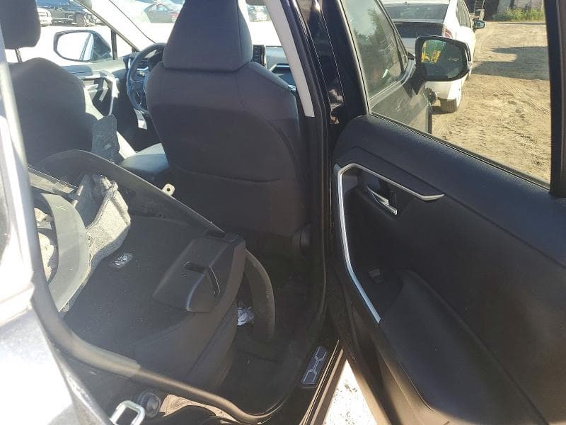 2019 TOYOTA RAV4 HYBRID XLE 11
