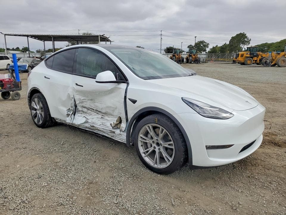 2023 TESLA MODEL Y 4