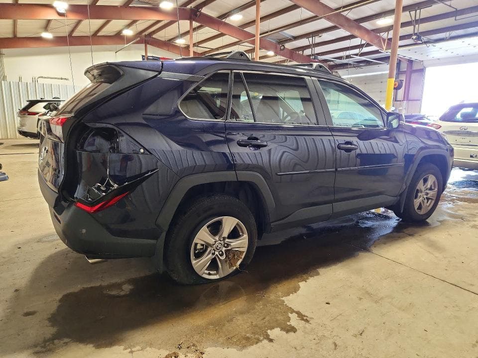 2025 TOYOTA RAV4 XLE 3
