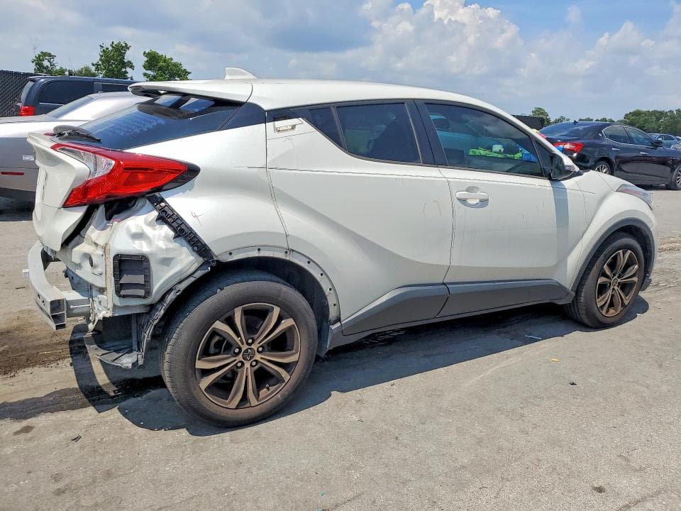 2020 TOYOTA C-HR LE 3