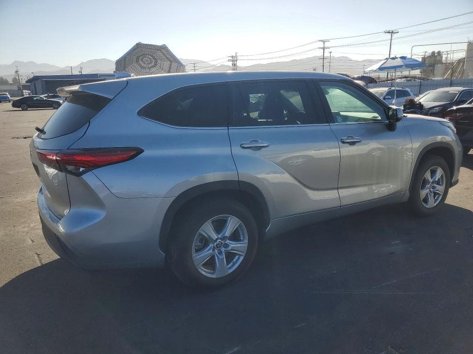 2021 TOYOTA HIGHLANDER LE 3