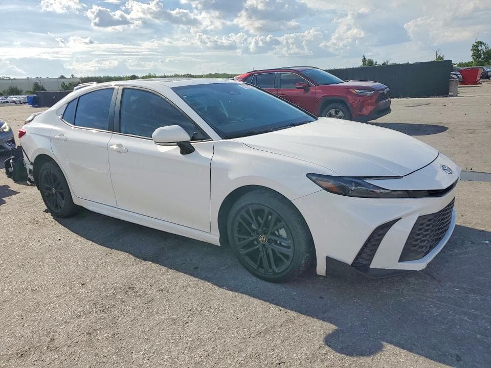 2025 TOYOTA CAMRY SE 4