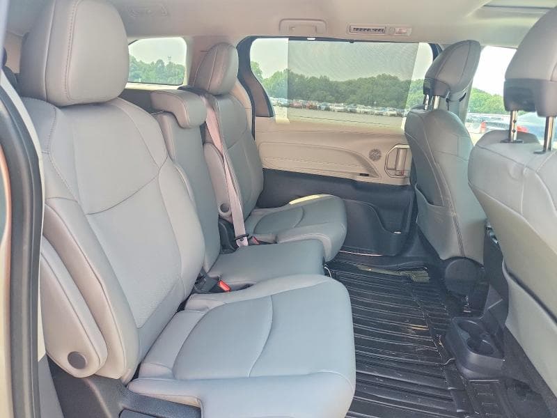 2023 TOYOTA SIENNA XLE 11