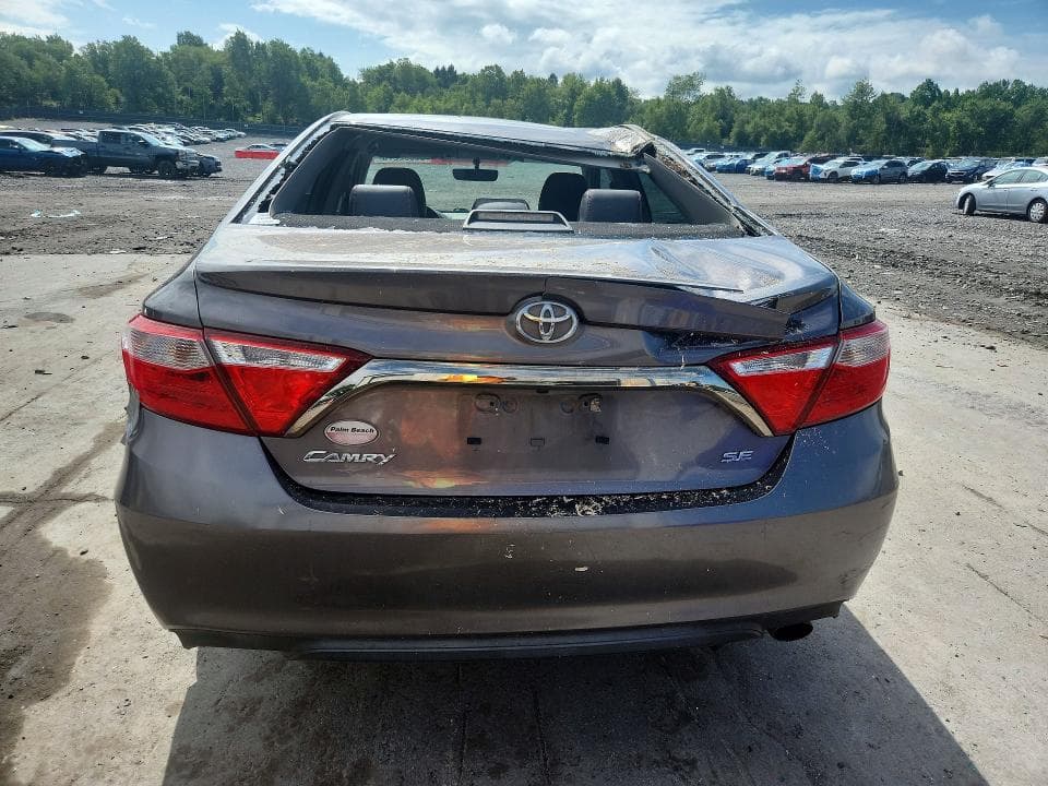 2017 TOYOTA CAMRY SE 6