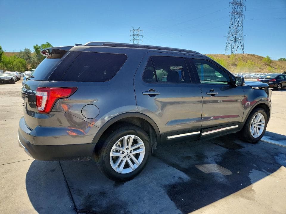 2017 FORD EXPLORER XLT 3
