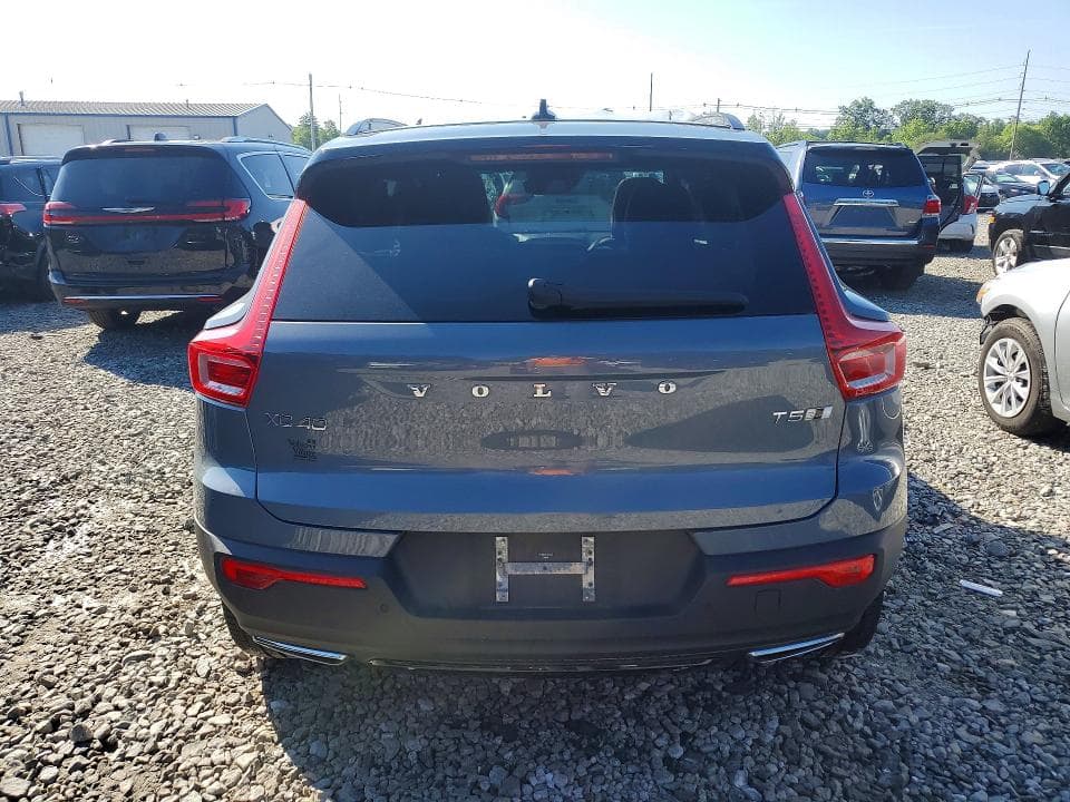 2020 VOLVO XC40 6
