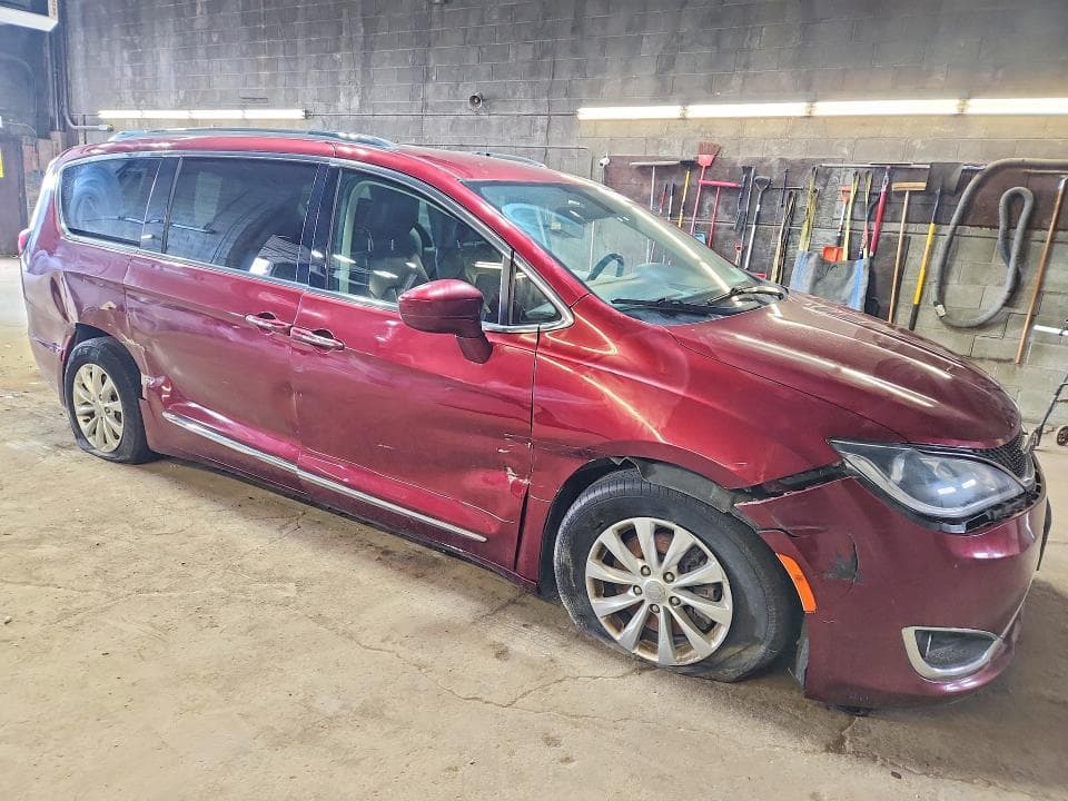2019 CHRYSLER PACIFICA TOURING L 4