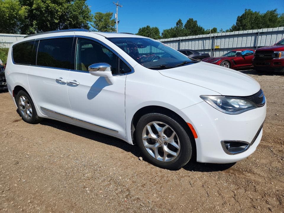 2019 CHRYSLER PACIFICA LIMITED 4