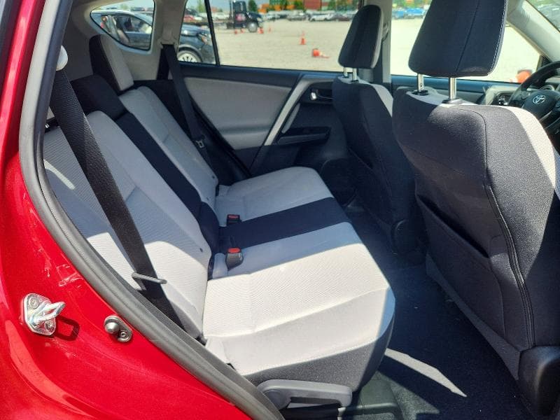 2018 TOYOTA RAV4 XLE 11