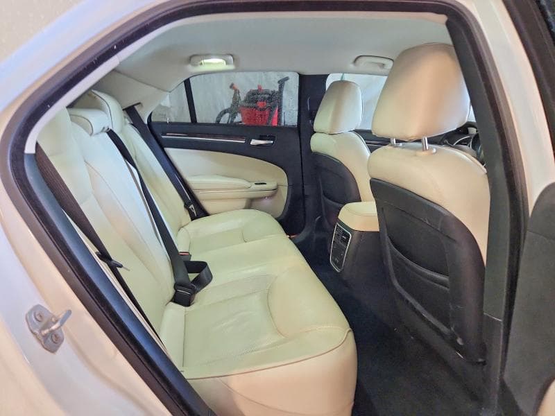 2019 CHRYSLER 300 LIMITED 10