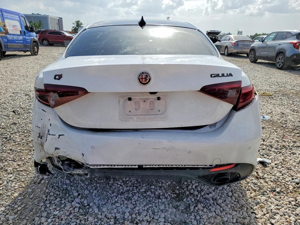 2021 ALFA ROMEO GIULIA TI 6