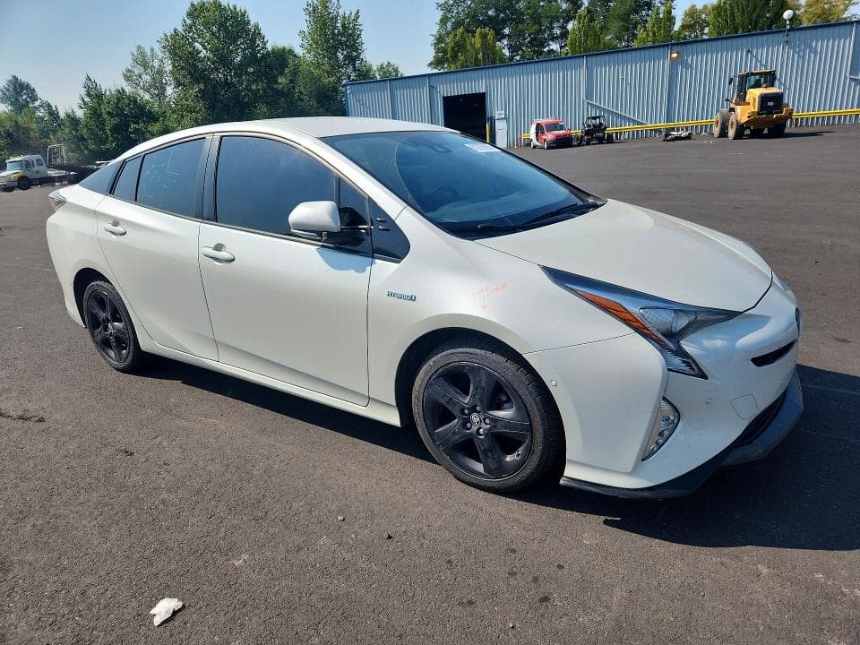 2017 TOYOTA PRIUS THREE TOURING 4