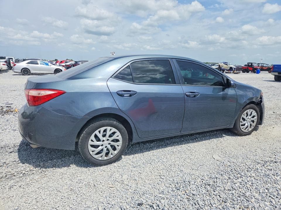 2017 TOYOTA COROLLA LE 3
