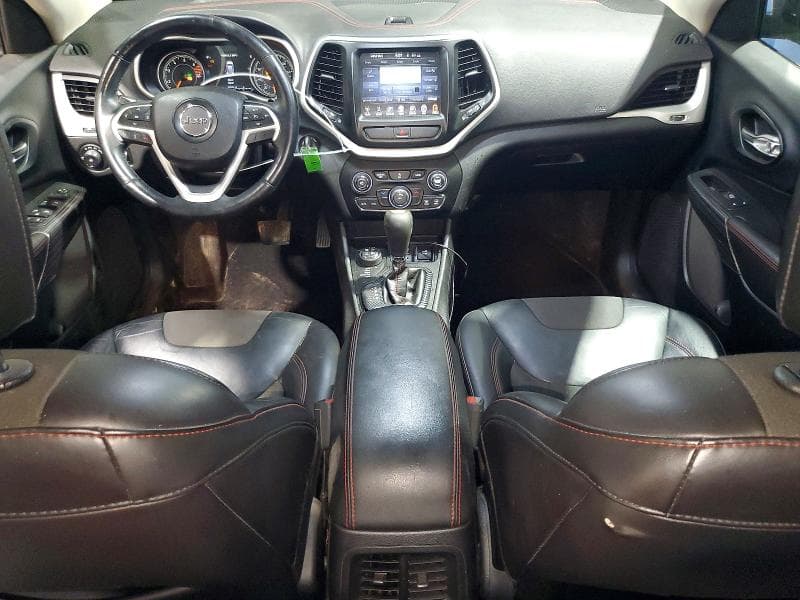 2017 JEEP CHEROKEE TRAILHAWK 8