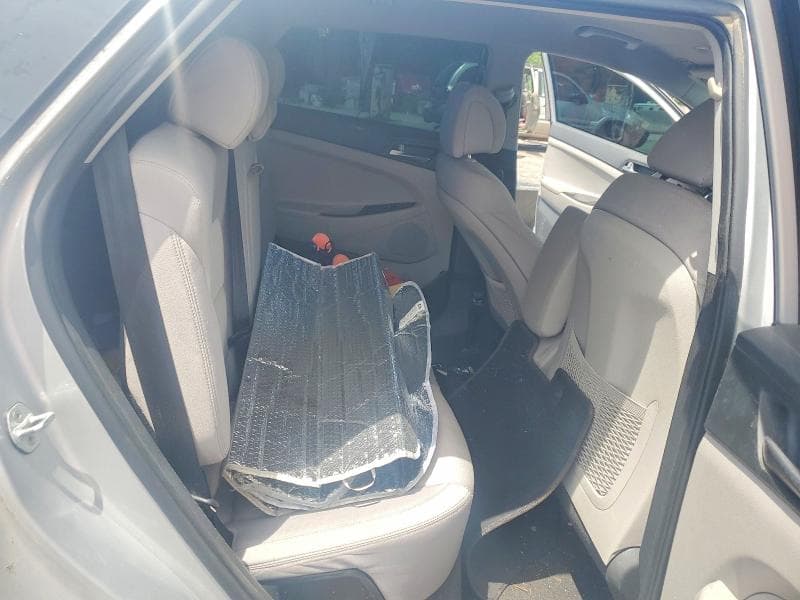2017 HYUNDAI TUCSON SE 10